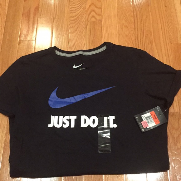 Nike Tops - Women’s Nike T-shirt. Size: Large